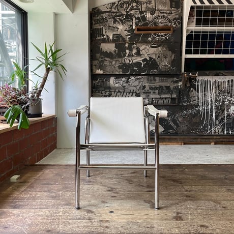 USED LEATHER SEAT STEEL FLAME LOUNGE CHAIR