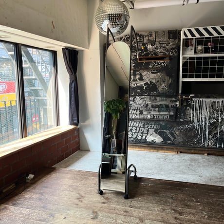 USED STEEL FRAME CARRY STAND MIRROR