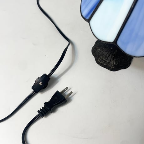 USED STAINED GLASS LAMP