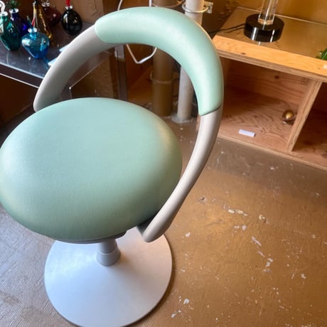USED POLYPROPYLENE LEG VINYL LEATHER CHAIR