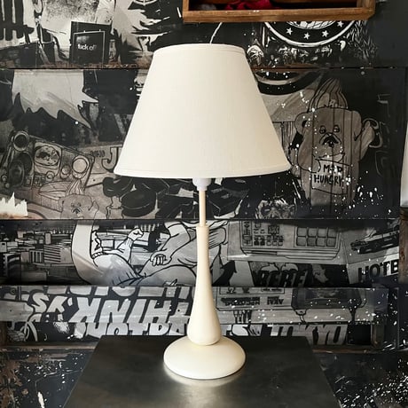 USED WOODEN LEG CANVAS SHADE TABLE LAMP
