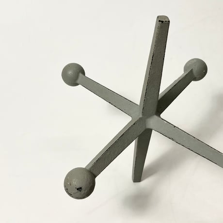 USED IRON BOOKEND