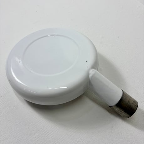 VINTAGE KOCKUMS WHITE ENAMEL BEDPAN