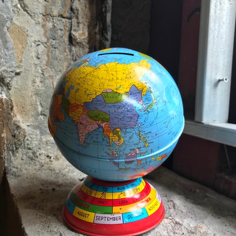 USED 60'S TIN GLOBE PIGGY BANK