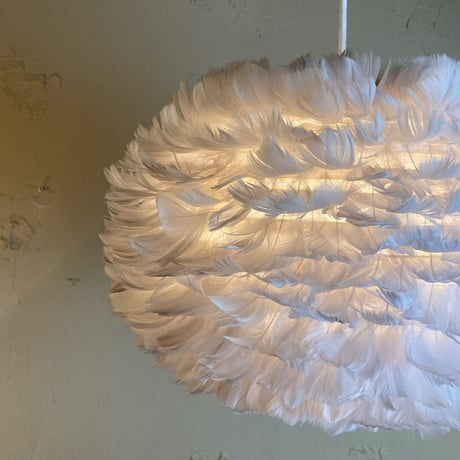 FEATHER SHADE PENDANT LAMP