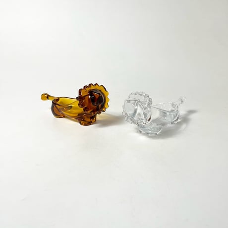 USED GLASS LION MOTIF TRAY