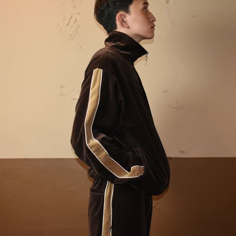 COMFORTABLE REASON " Velvet Op Neck