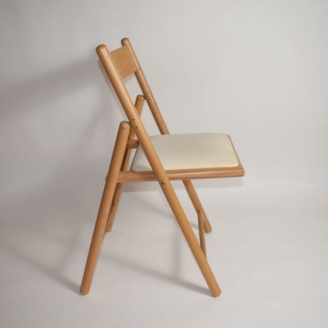 USED WOODEN FOLDING CHAIR