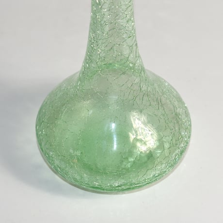 USED CRACK GLASS FLOWER VASE