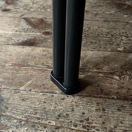 JAPAN USED IRON LEG DINING ROUND TABLE
