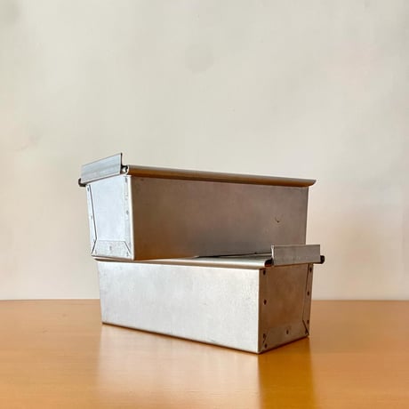 USED ALUMINUM BREAD MOLDS