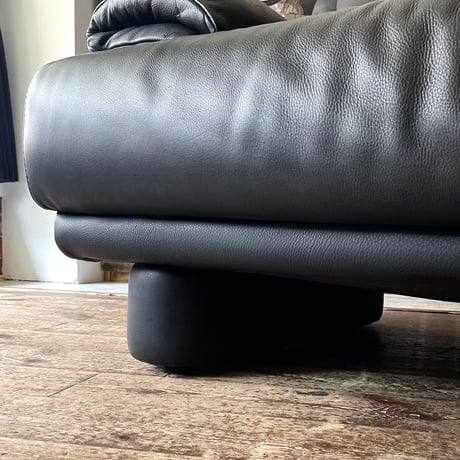 USED “INCANTO DIVANI” REAL LEATHER 2.5SEAT SOFA