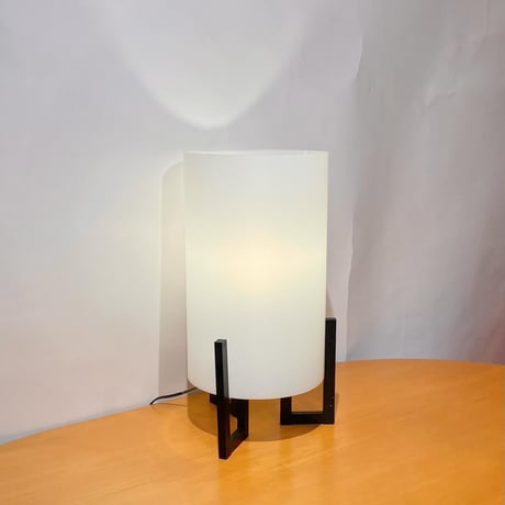 USED PLASTIC SHADE IRON LEG TABLE LAMP
