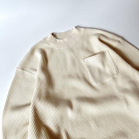 COMFORTABLE REASON "Big Waffle Mock Neck"