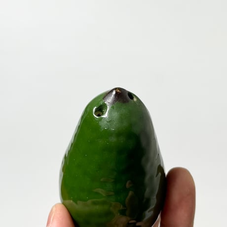 USED AVOCADO MOTIF CERAMIC SALT & PEPPER SHAKERS SET