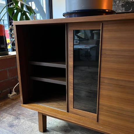 USED WOODEN SIDE BOARD