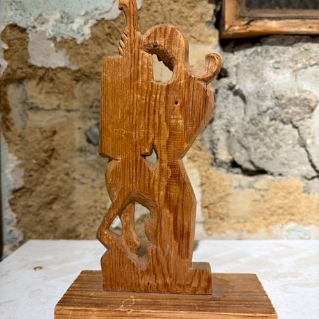 USED WOODEN SCULPTURE