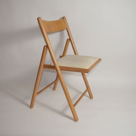 USED WOODEN FOLDING CHAIR