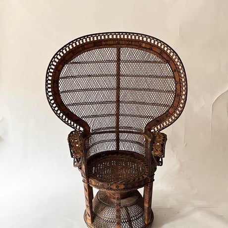VINTAGE 70'S PEACOCK WICKER ARM CHAIR