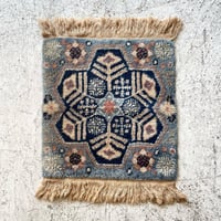 USED WOOL SQUARE RUG