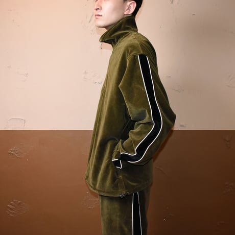 COMFORTABLE REASON " Velvet Op Neck