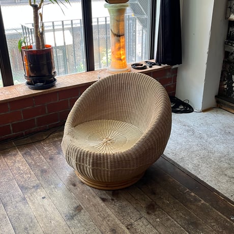 USED RATTAN LOUNGE CHAIR