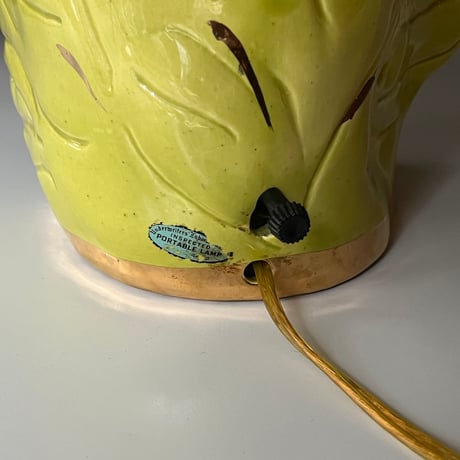 VINTAGE 50’S MID-CENTURY LEAF MOTIF CERAMIC TABLE LAMP