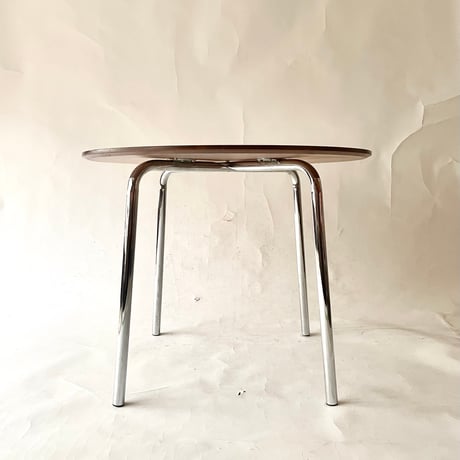 USED WOODEN ROUND TABLE