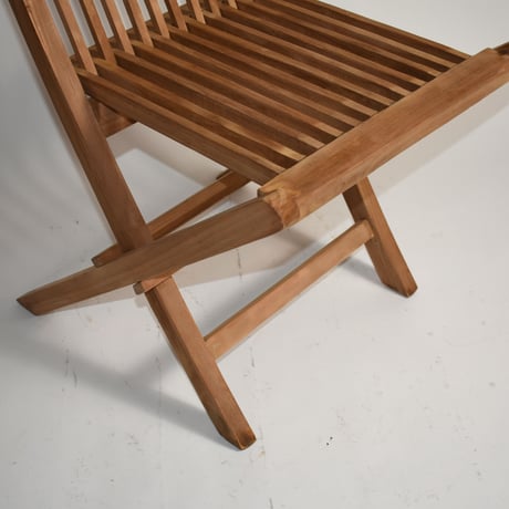USED WOODEN FOLDING CHAIR