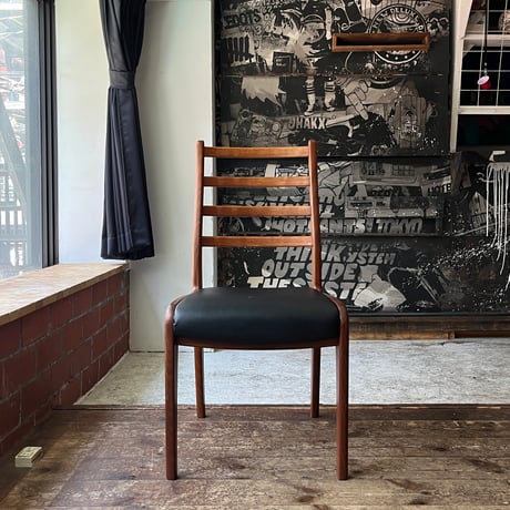 USED WOODEN LEATHER SEAT CHAIR