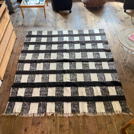 VINTAGE PLAID PATTERN BLANKET