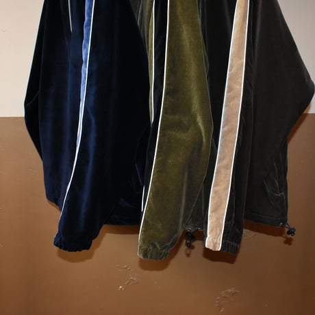 COMFORTABLE REASON " Velvet Op Neck