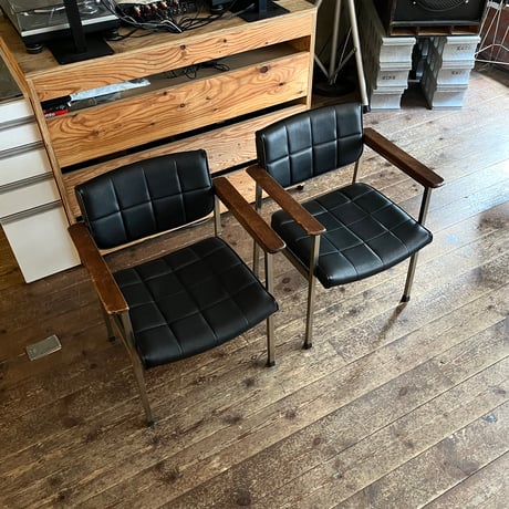JAPAN VINTAGE 70S “HOUTOKU” STEEL FRAME VINYL LEATHER WOODEN ARM CHAIRS