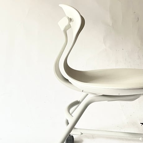 JAPAN USED “KOKUYO” STEEL LEG PLASTIC CARRY CHAIRS