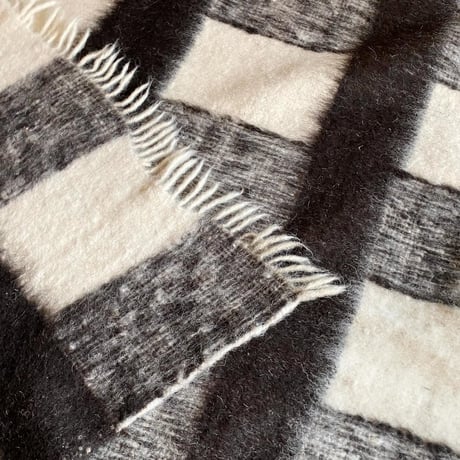 VINTAGE PLAID PATTERN BLANKET