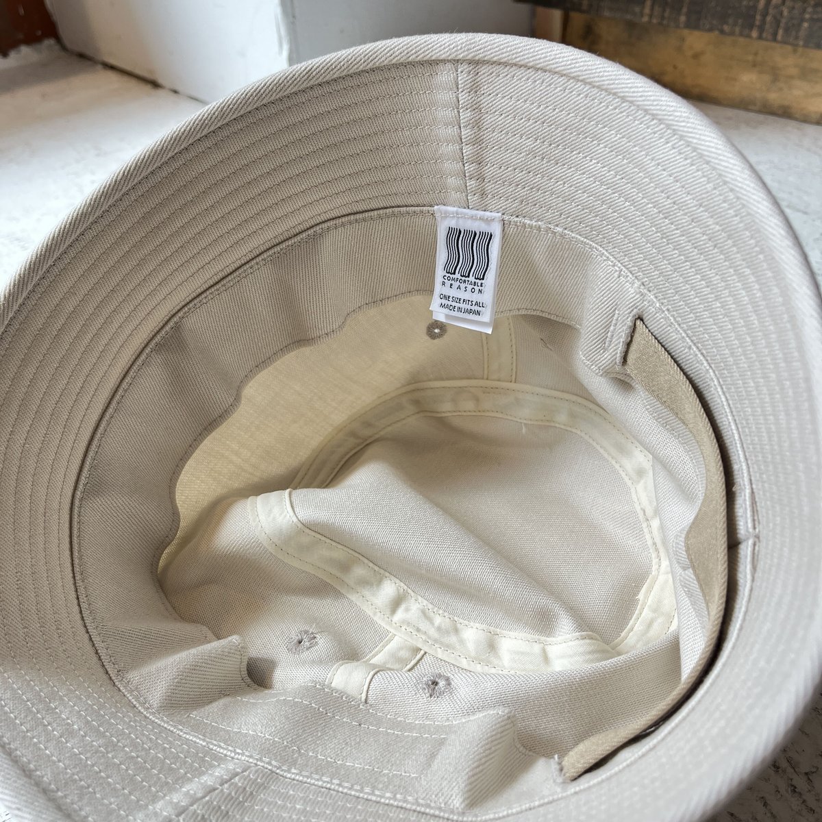 COMFORTABLE REASON “Senior Hat” | CopyArt Coll COMFORTABLE REASON “Senior Hat” | CopyArt Coll