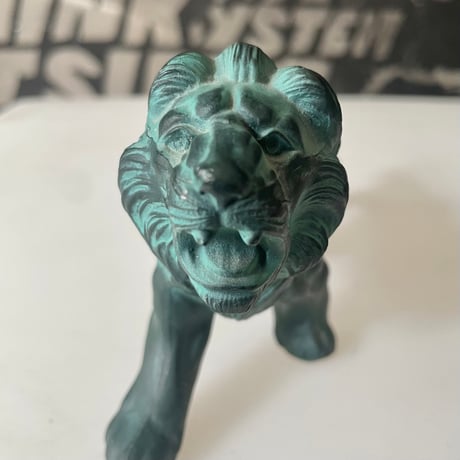 USED BRONZE LION SCULPTURE