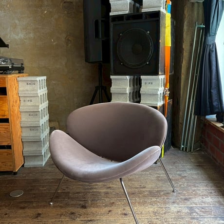 USED METAL FRAME SUEDE LOUNGE CHAIR