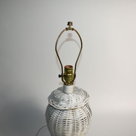 USA VINTAGE WHITE RATTAN WICKER TABLE LAMP