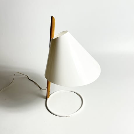 USED PLASTIC SHADE TABLE LAMP