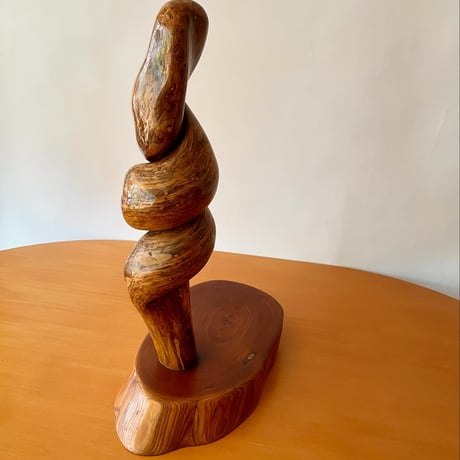 USED WOODEN TWIST SCULPUTURE
