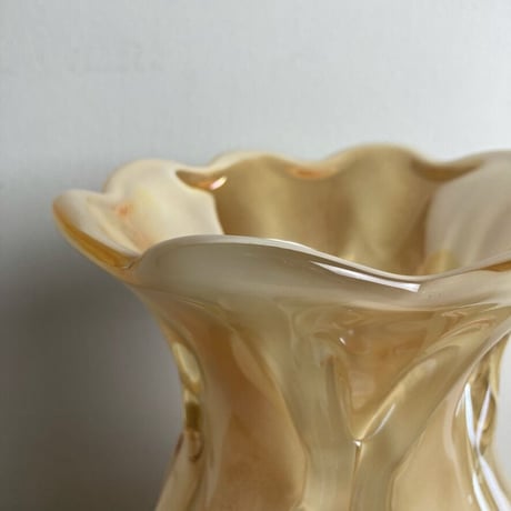 GLASS FLOWER VASE