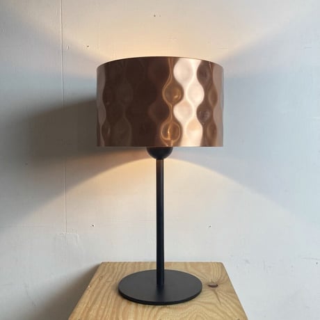 BRONZE SHADE TABLE LAMP