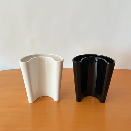 USED CERAMIC CURVE POT