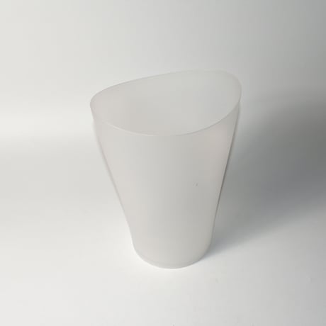 NEW "RUBBERMAID" PLASTIC TRASH CAN
