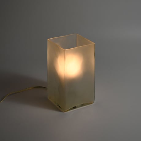 USED GLASS SHADE TABLE LAMP