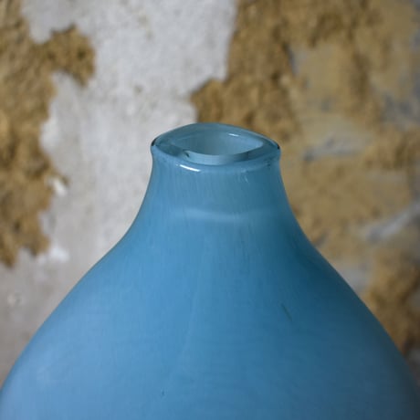 GLASS FLOWER VASE