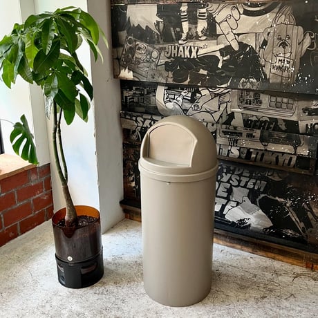 USED "RUBBERMAID" 15 GAL INDOOR DECORATIVE TRASH CAN