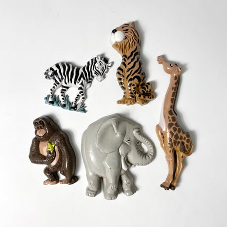 USED 90'S "BURWOOD" WALL HANGING ANIMALS