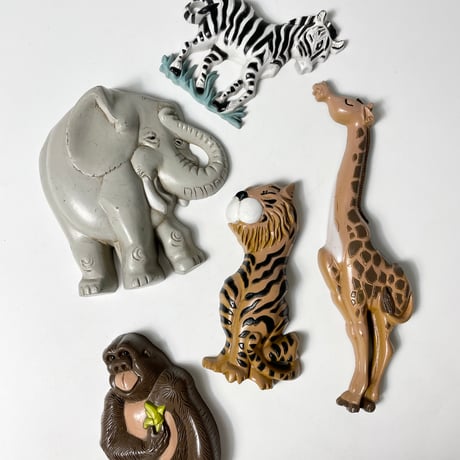 USED 90'S "BURWOOD" WALL HANGING ANIMALS